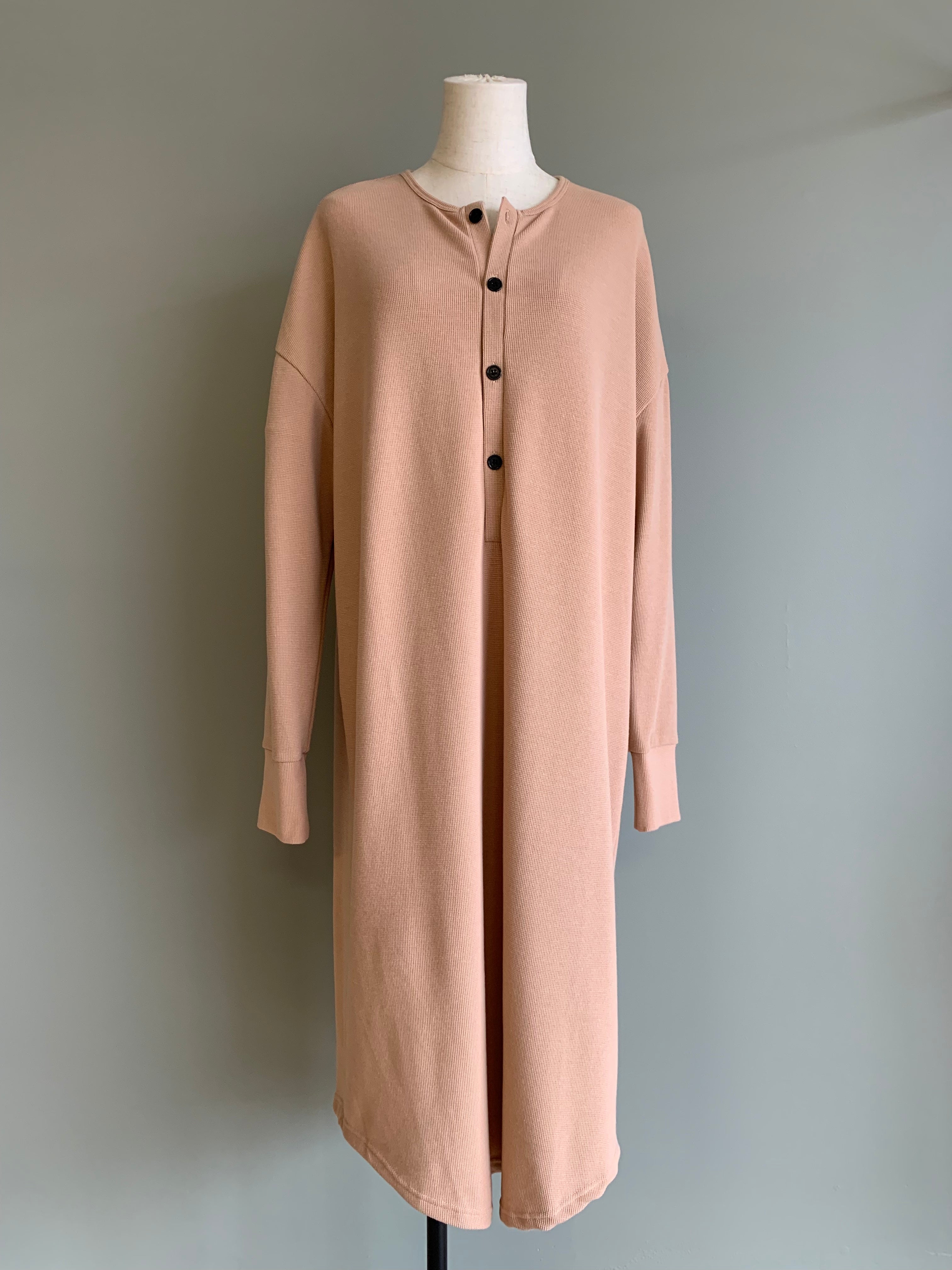 tight knit waffle robe in camel